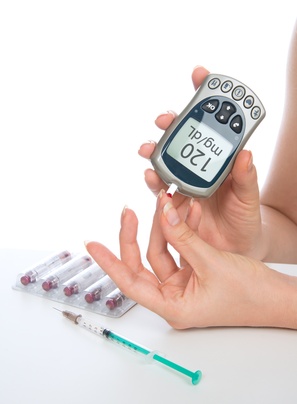 glucose level blood test using mini glucometer